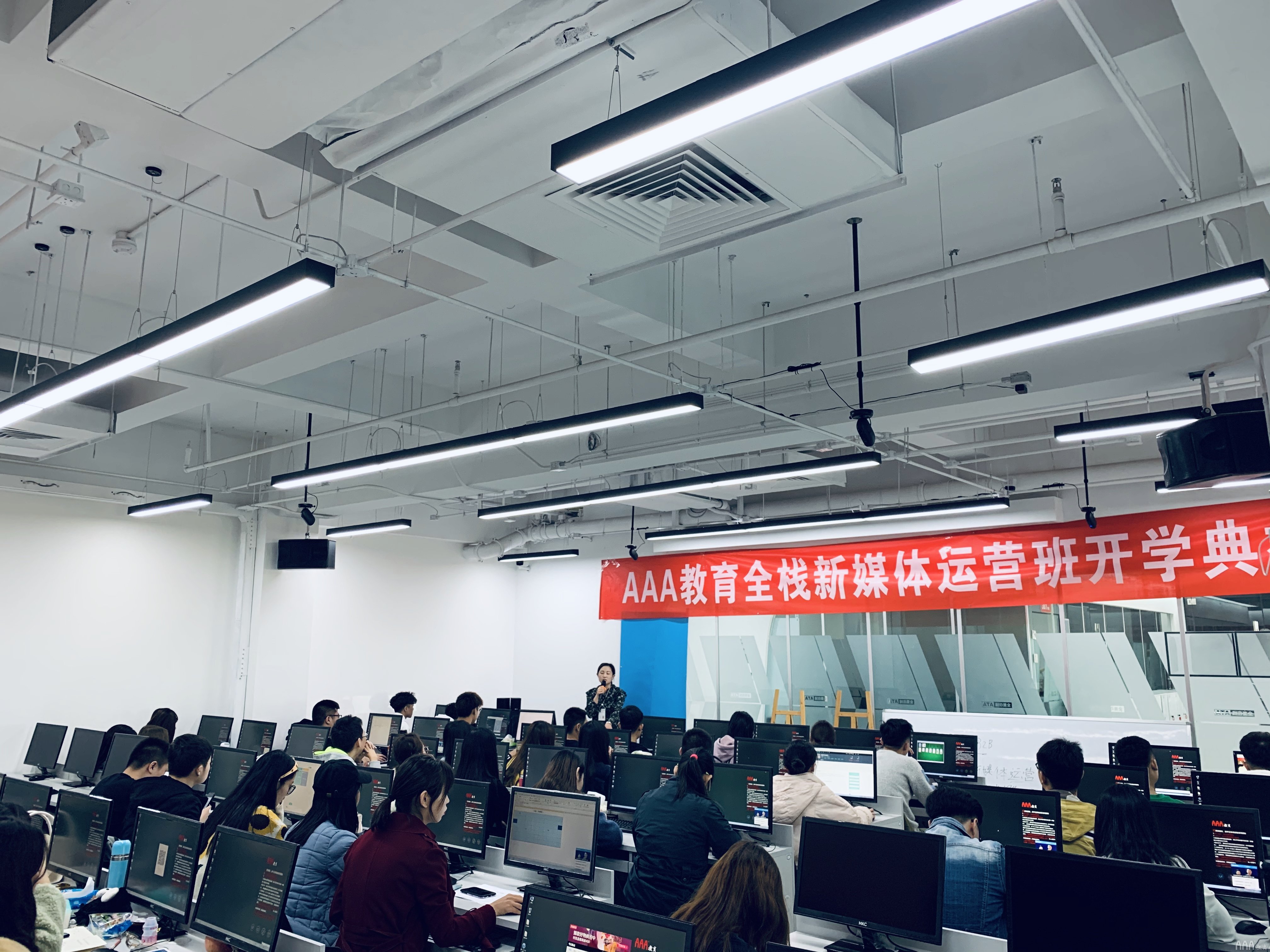 AAA教育新媒體短視頻運(yùn)營
